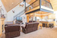 Yellowstone - Hot Tub - Family Vacation - World Class Fishing