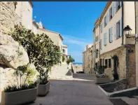 Apartment in the heart of old Antibes