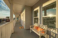 Minutes to the Beach w/ Pool, Sleeps 8 Two Condos: Costa Bahia Hotel di Port Aransas
