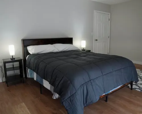 Cozy 2-bedroom stay in enchanting Smithfield with AC, WiFi Hotels in Smithfield