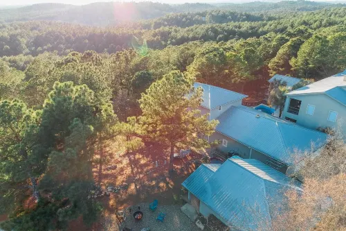 Broken Bow Cottage w/ Deck, Hot Tub & Fire Pit! - Pet friendly