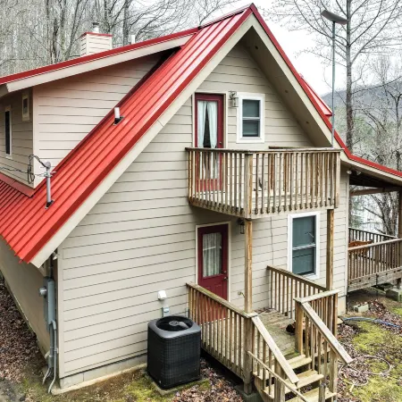 Santeetlah Lake Retreat w/ Dock: Walk to Water!