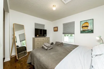 Close to Historic Downtown - 3bd/2bth w Firepit & Grill Hotels near Publix Super Market at Cobblestone Village at St. Augustine