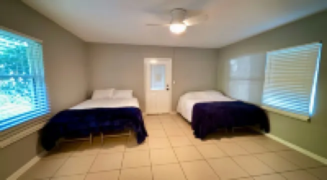 The Nest: Cozy 1-bedroom apartment in fabulous Gainesville with pickleball!