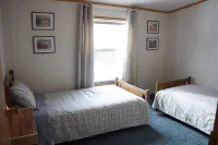 Altmar Rental on Salmon River and C5A Snowmobile Trails, huge private yard space Hotels in Altmar