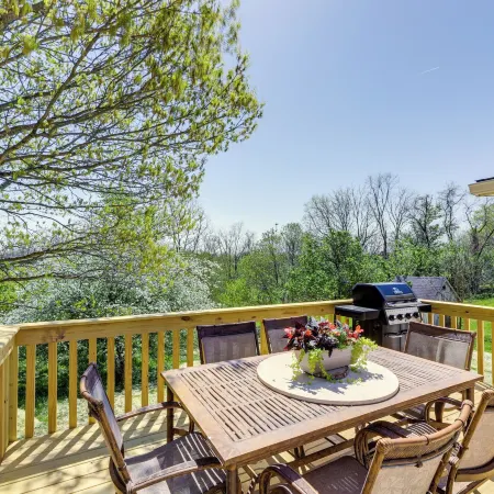 Williamstown Vacation Rental Private Deck and Yard
