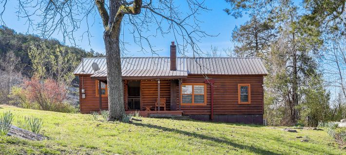 Serene Guion Cabin < 1 Mi to the White River! Hotels in Izard County