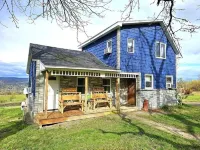 Newly Renovated Farm House with Lake View