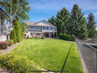 River's Edge Oasis, private dock, 2 kitchens, pool table, dog friendly! Ξενοδοχεία στην πόλη Post Falls