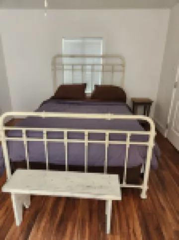 Cozy 1 bedroom cabin in peaceful Trinity Center with AC