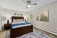 The Coral Suite, Stylish Stay in Old Town FoCo