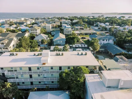 Silver Belles, NO CONTACT CHECK IN, STEPS TO THE BEACH, FREE PARKING & WIFI Отели в г. Тайби-Айленд