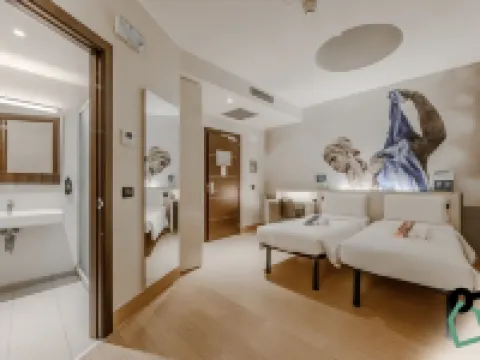 ホティデイ コモ パオリ コモのホテル