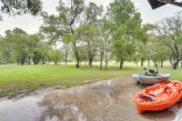 Riverfront Cuero Vacation Home w/ Spacious Deck! - 3-Star