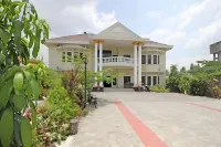 RedDoorz Near Umy Yogyakarta Отели в г. Gamping
