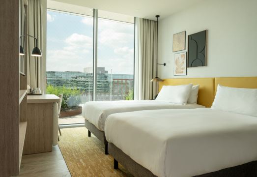 4. 힐튼 가든 인 ..