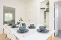 New Build Smart Home 3 Bedroom Hotels in Sunnyvale
