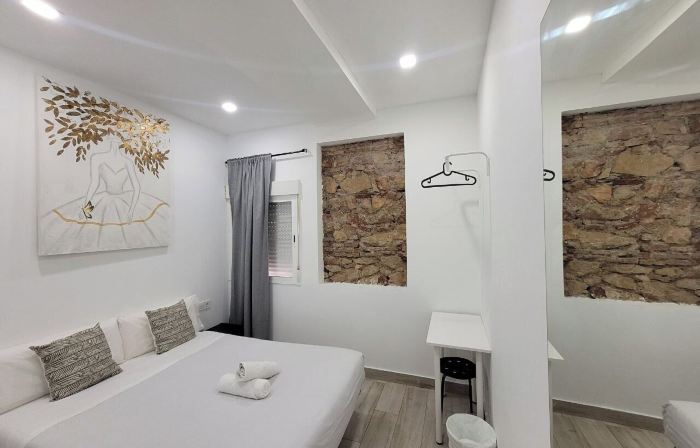 Ayz Silvela - Auto Check-in Property