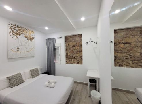 Ayz Silvela - Auto Check-in Property