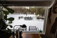 Sunnybrook House - 5 bedroom antique home in landscaped wooded grounds. Các khách sạn ở West Brookfield