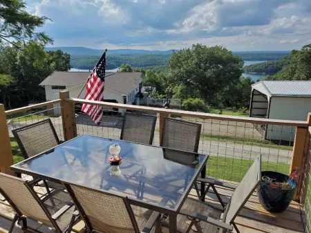 Relaxing Family-Friendly Cabin with Sprawling Deck & Fun-filled Game Room