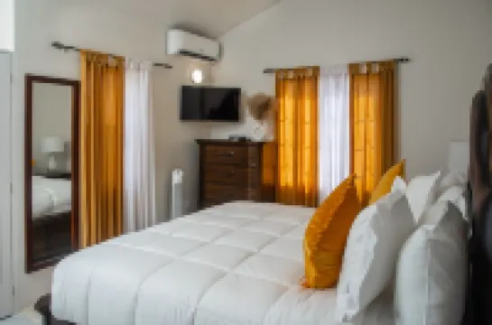 Luxury Overlooking Puerto Seco Beach @ Camelot Village Hôtels à : 