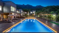 Jecheon Golden Week Pension فنادق في جيشيون-سي
