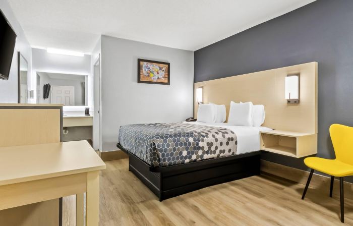 Econo Lodge Inn & Suites Cayce I-26 Airport