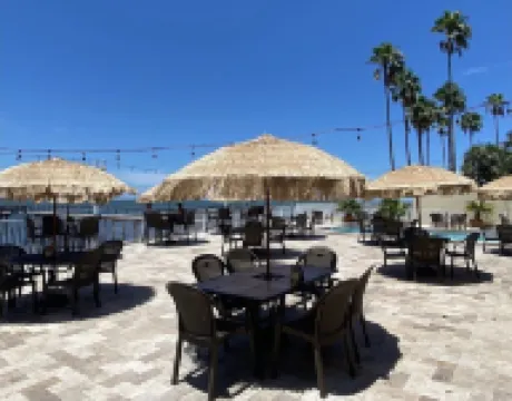 Dunedin Resort with 2 Pools, Hot Tub, Tiki Bar & Restaurant. Book Now !