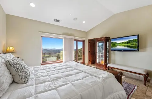 Retreat with stunning views: breathtaking, peaceful and soul healing