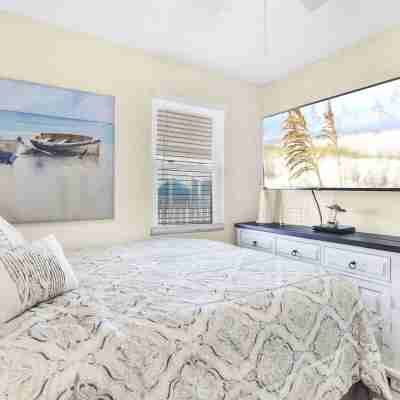 Sunrise Village 215- 2BR 1BA Gulf Front Sleep 6 Rooms