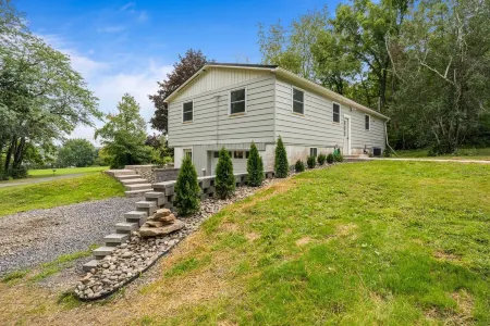 3-bedroom cottage with private dock on Cayuga lake