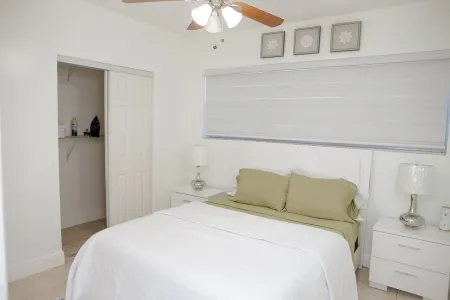 Cozy Villa Near Hard Rock Stadium