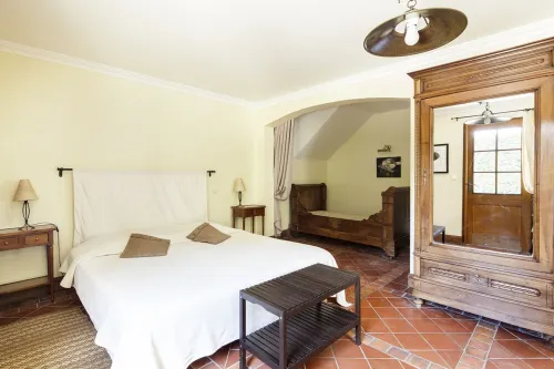 Sologne, Chateaux de la Loire, Entre Chambord et le zoo de Beauval Hotels in Cheverny