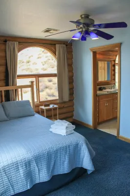 House on the Hill/ 5 bedrooms/ overlooks all of Kernville