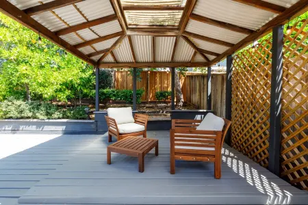 Cheerful 3bedrooms/2bathrooms Single Family House Отели рядом с достопримечательностью «Парк Ричард Фаи Виллидж Грин»