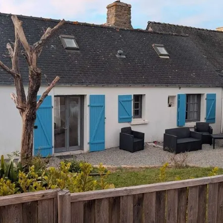 Ty Feunteun - Breton cottage 5 minutes' walk from the beach Отели в г. Порсподе
