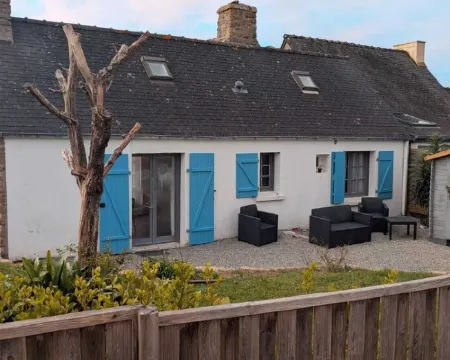 Ty Feunteun - Breton cottage 5 minutes' walk from the beach Hotels in Porspoder