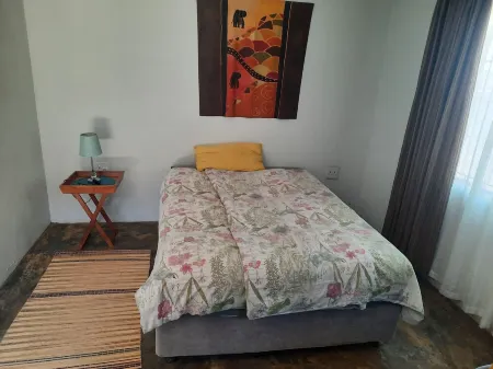 Charming villa in lovely Phalaborwa with WiFi Отели в г. Пхалаборва