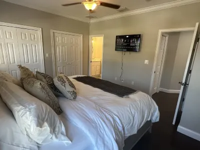 Modern Farmhouse on 2 acres w/Barn! Convenient to everything Tampa has to offer! Отели рядом с достопримечательностью «Art Bar»