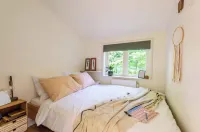 Spacious, luxurious cottage located right on the forest. This is where you come to rest! Hotels in Putten