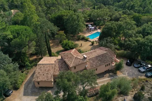Charming provencal villa with beautiful garden and pool near Sainte-Maxime! Hotels in Le Muy