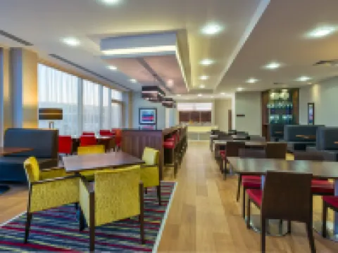 ハンプトン バイ ヒルトン ロンドン ルートン エアポート ルートンのホテル