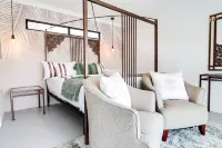 Luxe Suburban Haven 10 mins away from OR Tambo Airport .Load shedding Friendly