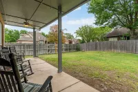 4-Bedroom, Game Room, BBQ Grill, and Pool Hotels in Bixby