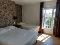 Le Royalty Hotels in Avrille