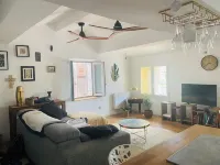 Very atypical downtown apartment. Old oil mill! Hotels in La Crau