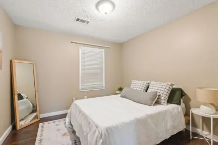 Cozy Lakeview Retreat in Tuscaloosa - 2 bedrooms