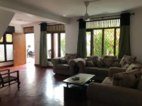 Family friendly 2-Bed house in centrally located place 拉亞吉里亞酒店