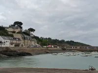 Quiet 4-bedroom house in BINIC, 1 km from the port and beaches. Hotels in Binic